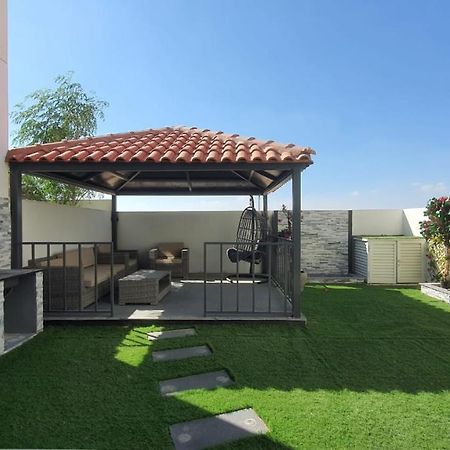 דובאי Spacious Villa With Bbq Area מראה חיצוני תמונה