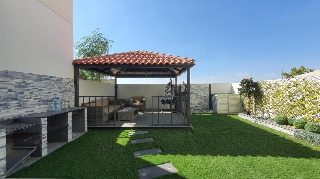 דובאי Spacious Villa With Bbq Area מראה חיצוני תמונה